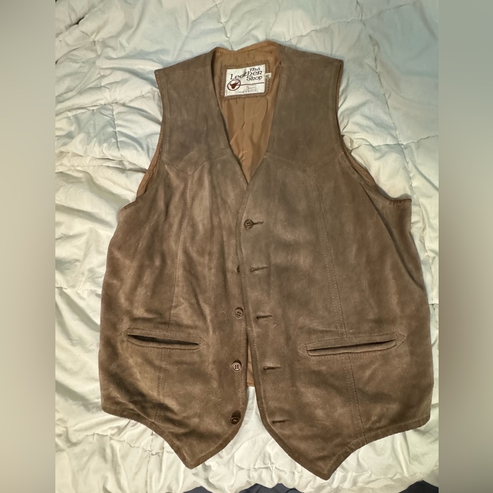 Sears “The Leather shop” men’s brown suede vest size 40